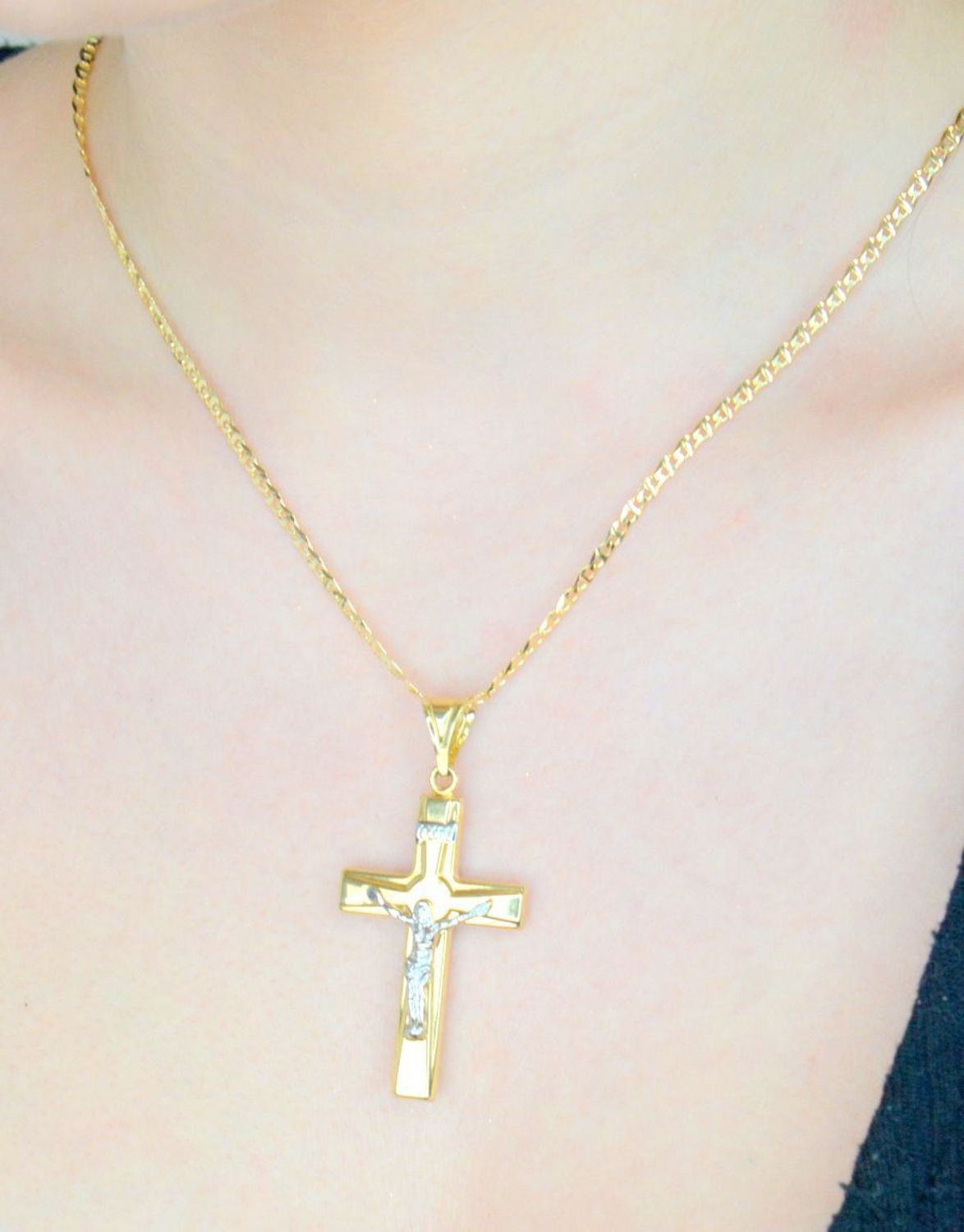 Duży krzyż zawieszka złota krzyżyk 585 z wizerunkiem Jezusa. Złoty krzyżyk 585. Złoty krzyżyk zawieszka do łańcuszka. Złota zawieszka krzyżyk. Złoty krzyżyk 585 z wizerunkiem. 1.jpg